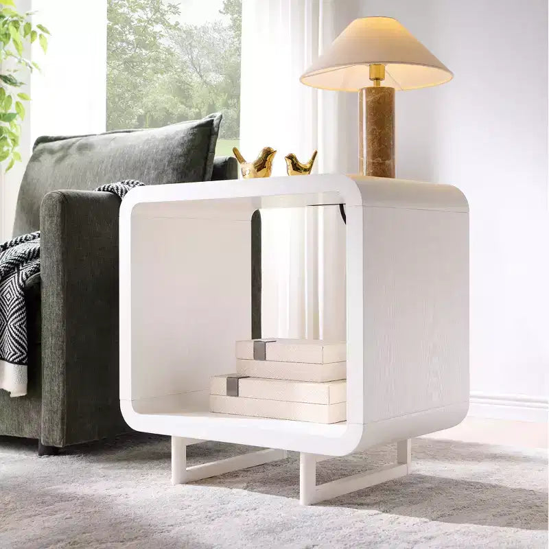 Table d'appoint avec station de recharge 23,6" Table de chevet en bois avec rangement à étagères ouvertes Table d'appoint moderne pour salon et chambre à coucher