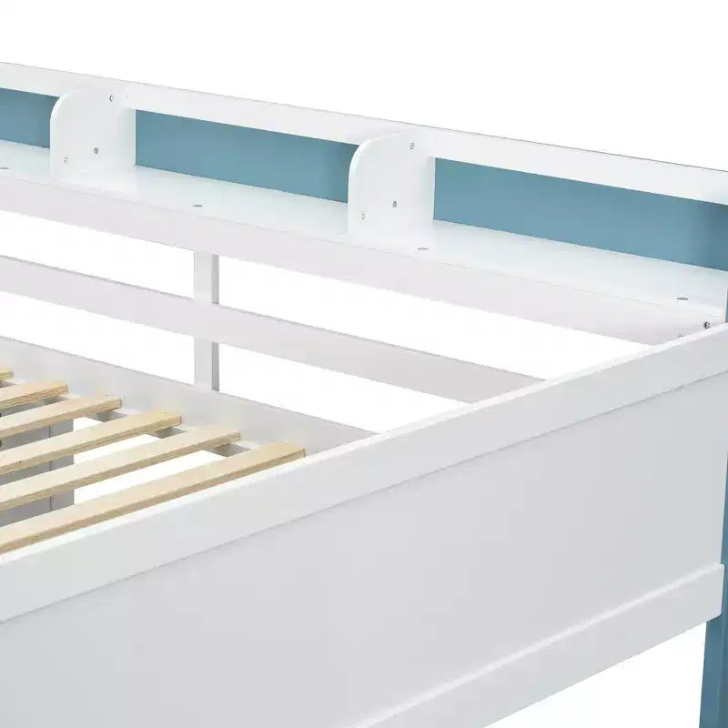 Lit mezzanine double en bois peu encombrant avec bureau intégré et étagères de rangement