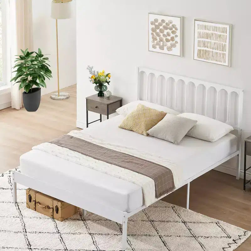 Cadre de lit plateforme pleine grandeur en métal avec tête de lit Espace de rangement de 32 cm en dessous Pas besoin de sommier Tapisserie noire silencieuse