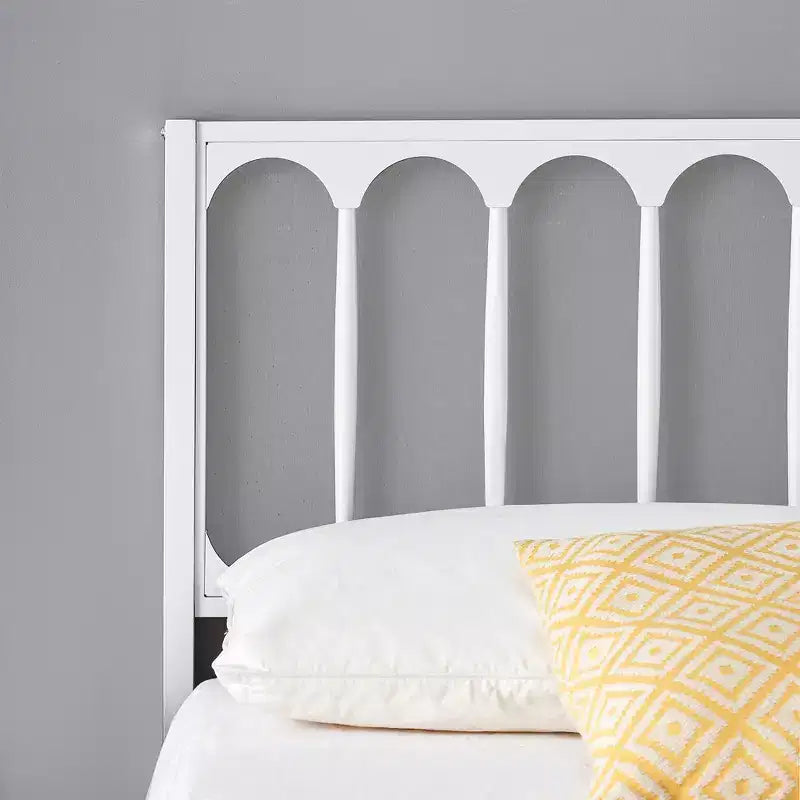 Cadre de lit plateforme pleine grandeur en métal avec tête de lit Espace de rangement de 32 cm en dessous Pas besoin de sommier Tapisserie noire silencieuse
