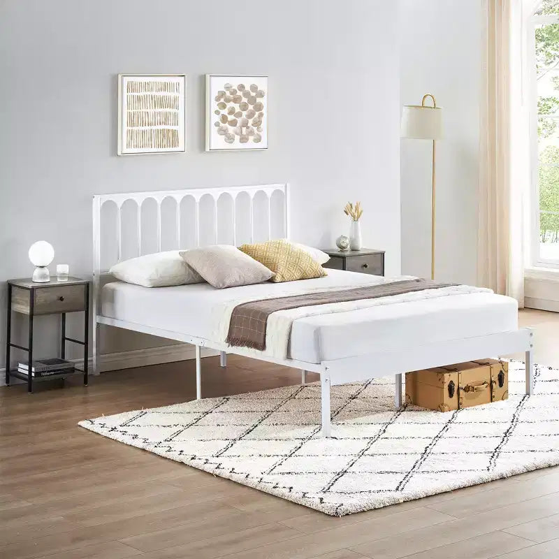 Cadre de lit plateforme pleine grandeur en métal avec tête de lit Espace de rangement de 32 cm en dessous Pas besoin de sommier Tapisserie noire silencieuse