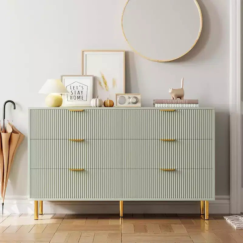Commode à six tiroirs, meuble de rangement moderne en bois avec poignées en métal doré et mécanisme anti-basculement, convient aux chambres et aux salons.