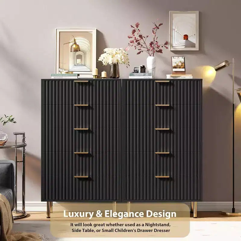 Armoire de chambre haute moderne à cinq tiroirs rainurés, meuble de rangement profond de 122 cm de haut avec large plateau, adaptée pour le salon ou le couloir, noir